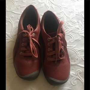 KEEN Shoes sz 8